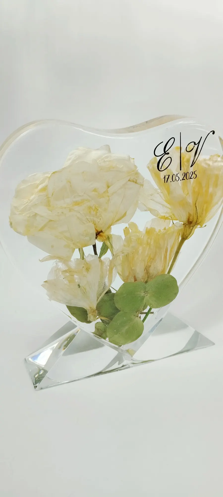 Eternização de Buquê em Resina Epóxi: Coração Personalizado com Flores Preservadas